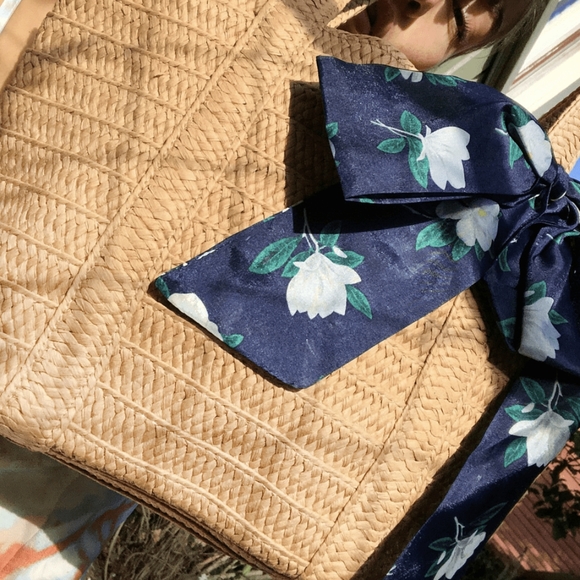 🆕 SALE Draper James Straw Bag with Floral Scarf - Picture 9 of 12